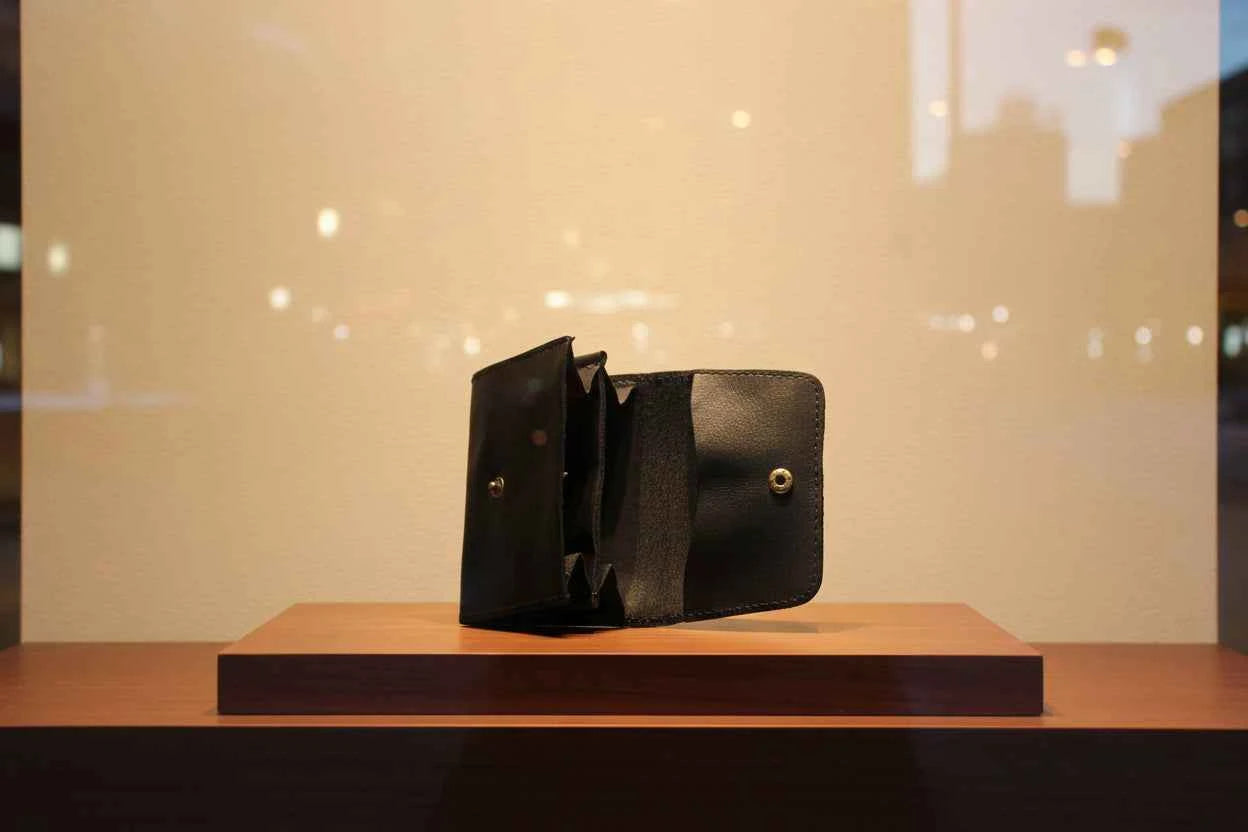 Men's Genuine Cowhide Leather Wallet - Compact Bifold Card Holder with Coin Pocket